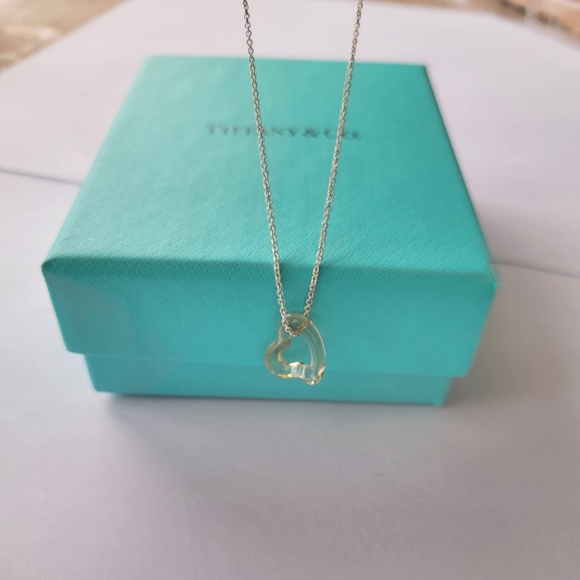 Tiffany & Co. Elsa Peretti gemstone  Open Heart pendant in Rock crystal 16". - Picture 11 of 14